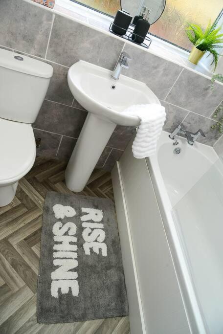 Apartament Delightful 2 Bed Town Centre House, Sleeps 4 Barnsley Zewnętrze zdjęcie
